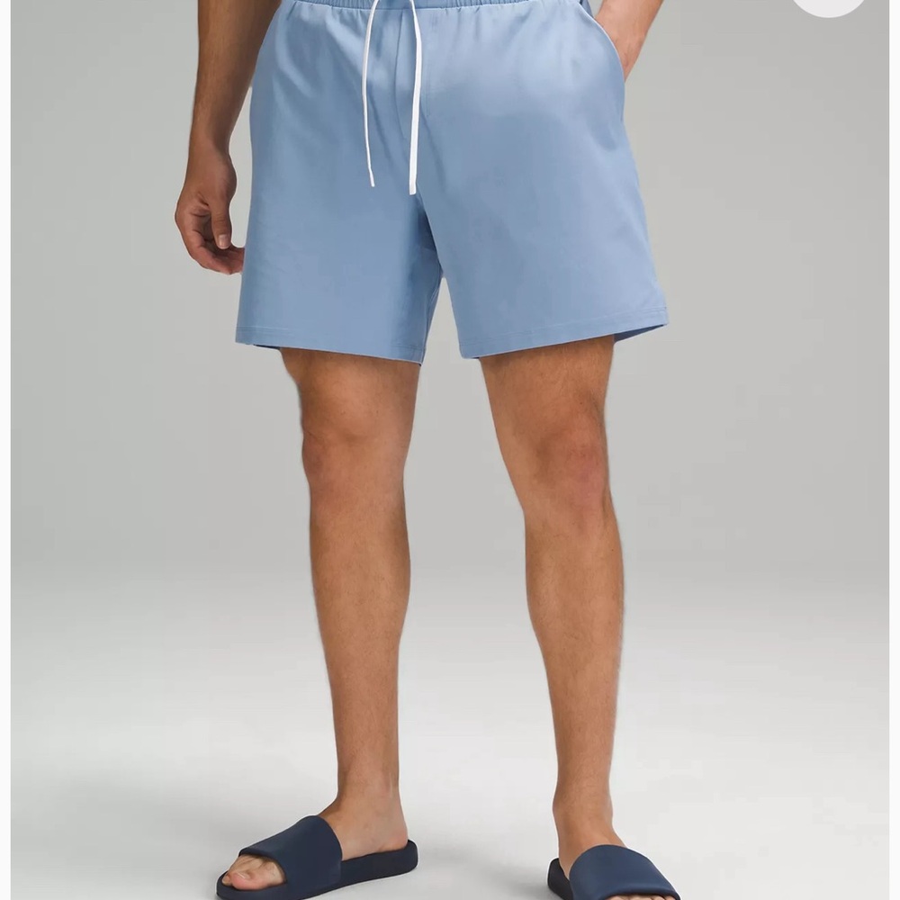 NWT. LULULEMON Men’s 7” Pool Short: Size M in panel Colors: navy, blue, & grey